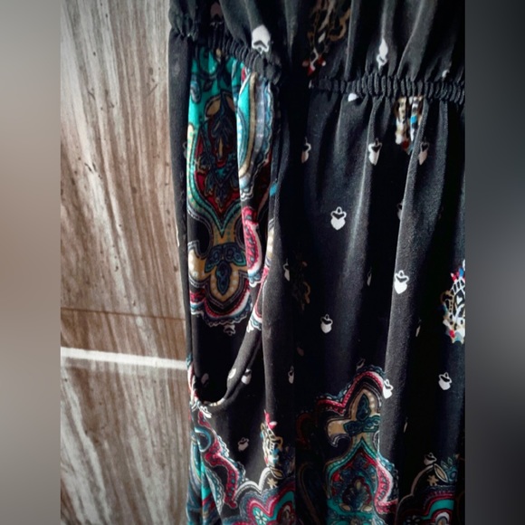 Boho styled romper with pockets - Picture 3 of 3